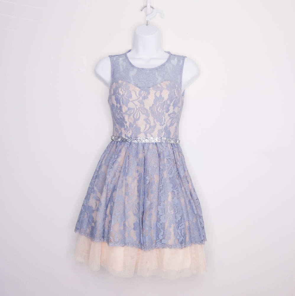 B. Darlin Girls Lace Formal Dress Blue & Pink Size 1/2 Juniors Sleeveless